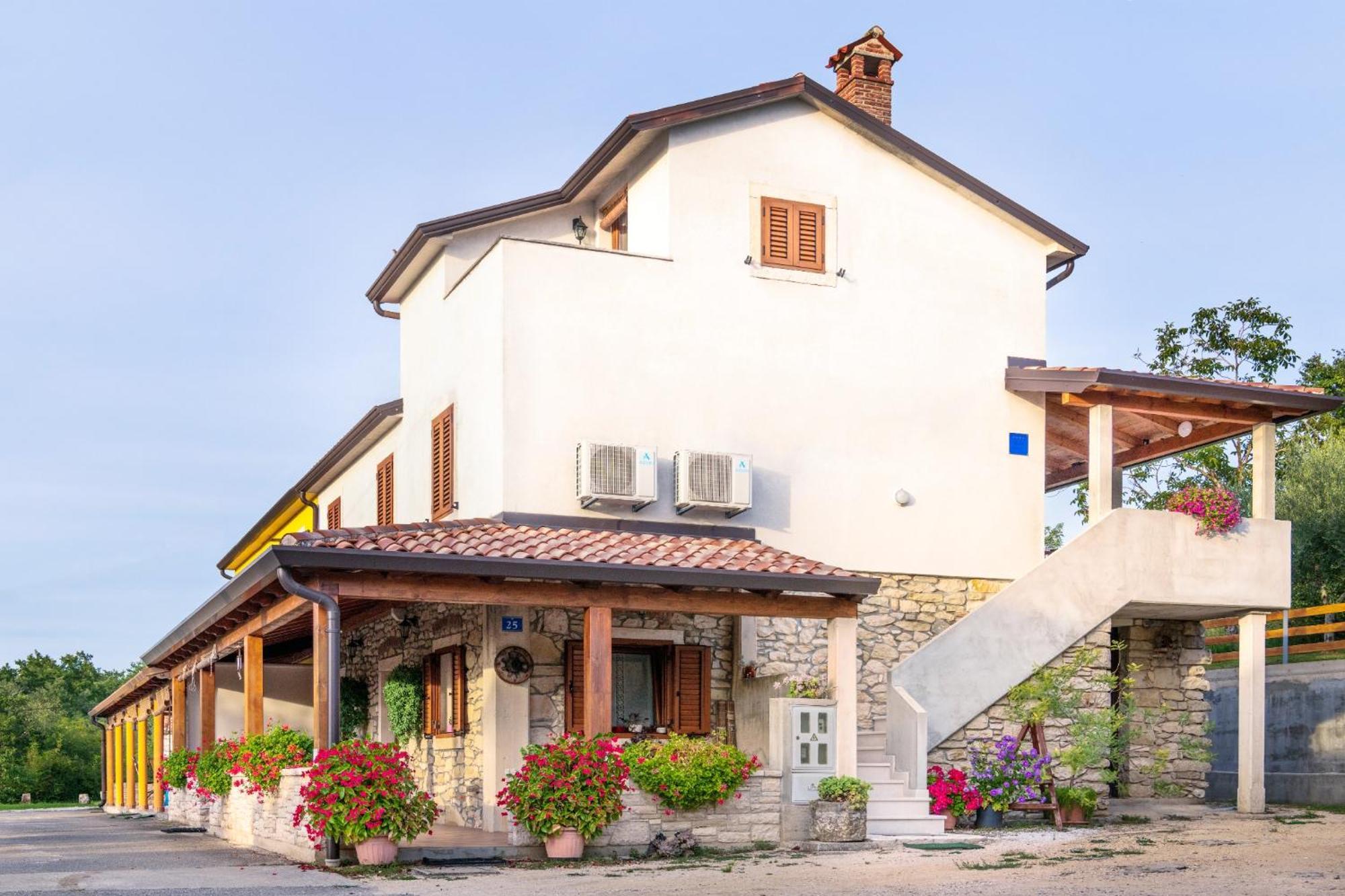 Apartmán With A Parking Space Gornji Picudo, - 22354 Umag